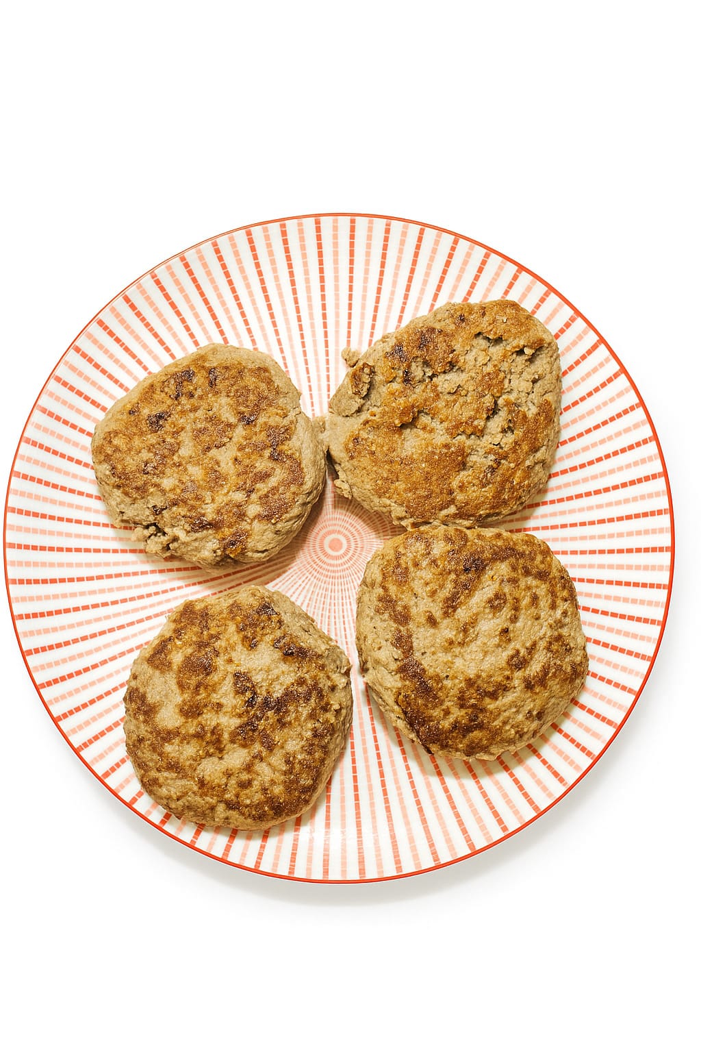 Steaks hachés maison de 150 g servis avec accompagnement