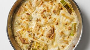 Recette de pavés de poireaux rôtis gratinés.